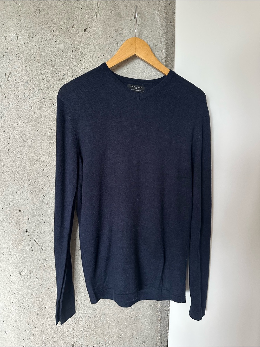 Zara Men’s Dark Navy V-neck Sweater S